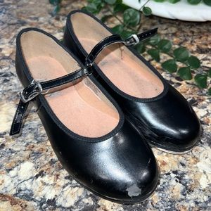 Little girls tap shoes